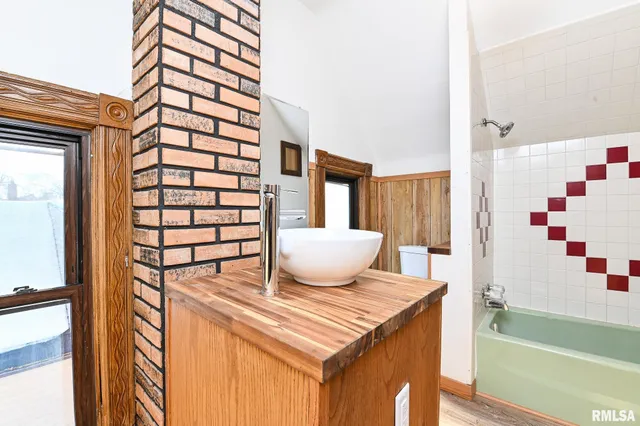 $189,900 | 412 Washington Street, Pekin, IL 61554