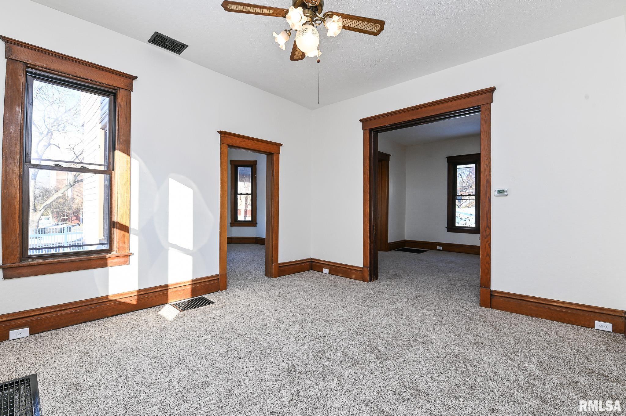 412 Washington Street Pekin, IL 61554 - Photo 8 of 47