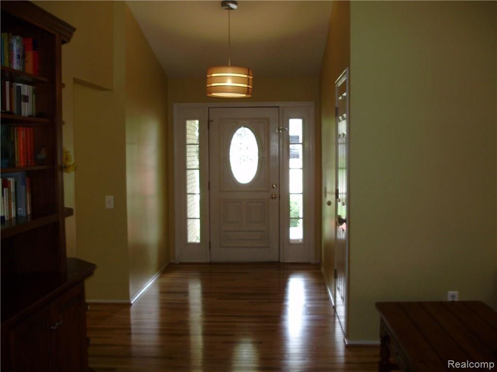 211 Whitney Drive Rochester Hills, MI 48307 - Photo 3 of 25