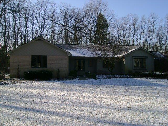 60731 Eyster Road Rochester, MI 48306 - Photo 1 of 21 Front.jpg