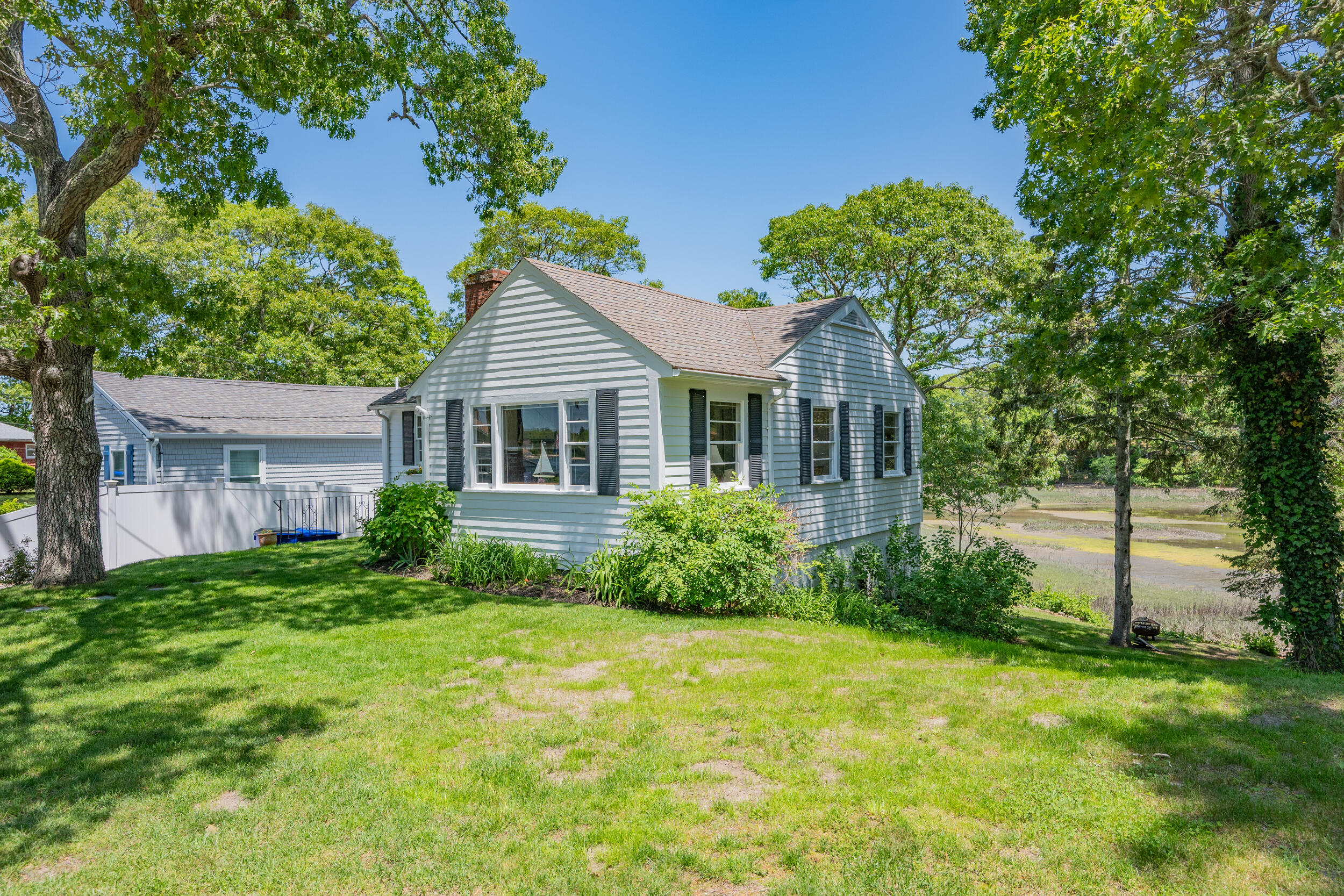 22 Wallace Point Buzzards Bay, MA 02532 - Photo 16 of 30 22 Wallace Point Right Front Side