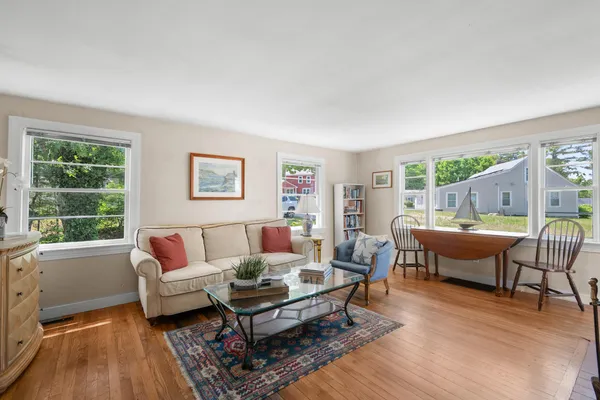 $524,900 | 22 Wallace Point, Buzzards Bay, MA 02532