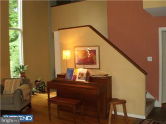 438 Round Hill Road Wayne, PA 19087 - Photo 6 of 12 Living Room