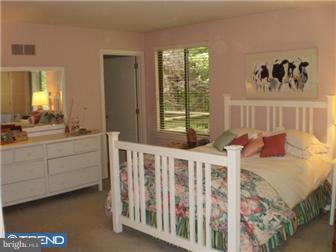 438 Round Hill Road Wayne, PA 19087 - Photo 9 of 12 Bedroom - Main