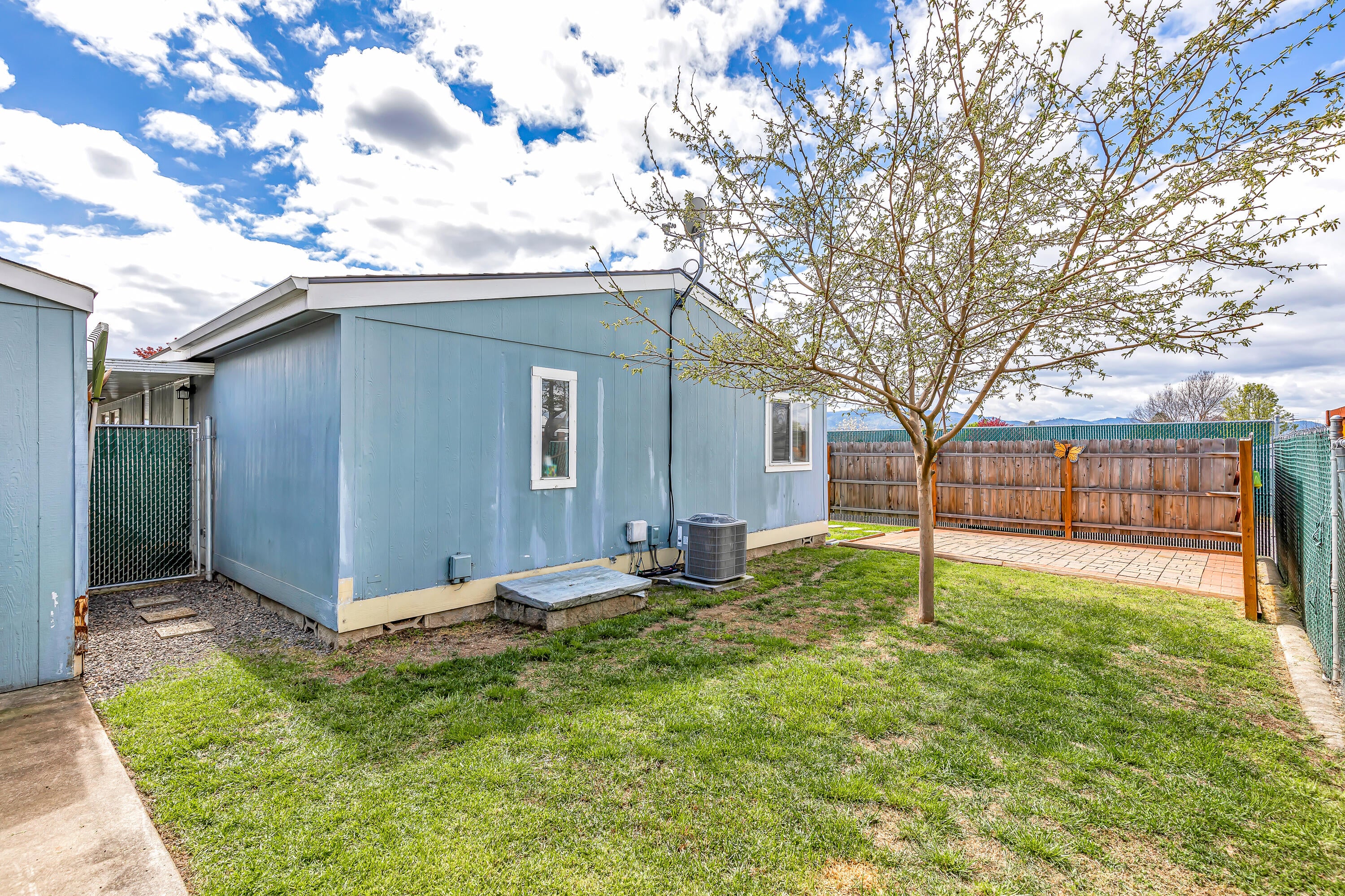 2245 Evan Way Central Point, OR 97502 - Photo 33 of 41 9R9A2128
