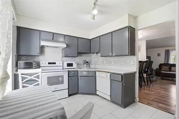 $290,000 | 2917 Brookcrest Drive, Garland, TX 75040