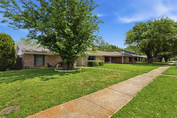 $290,000 | 2917 Brookcrest Drive, Garland, TX 75040