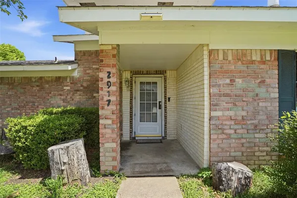$290,000 | 2917 Brookcrest Drive, Garland, TX 75040