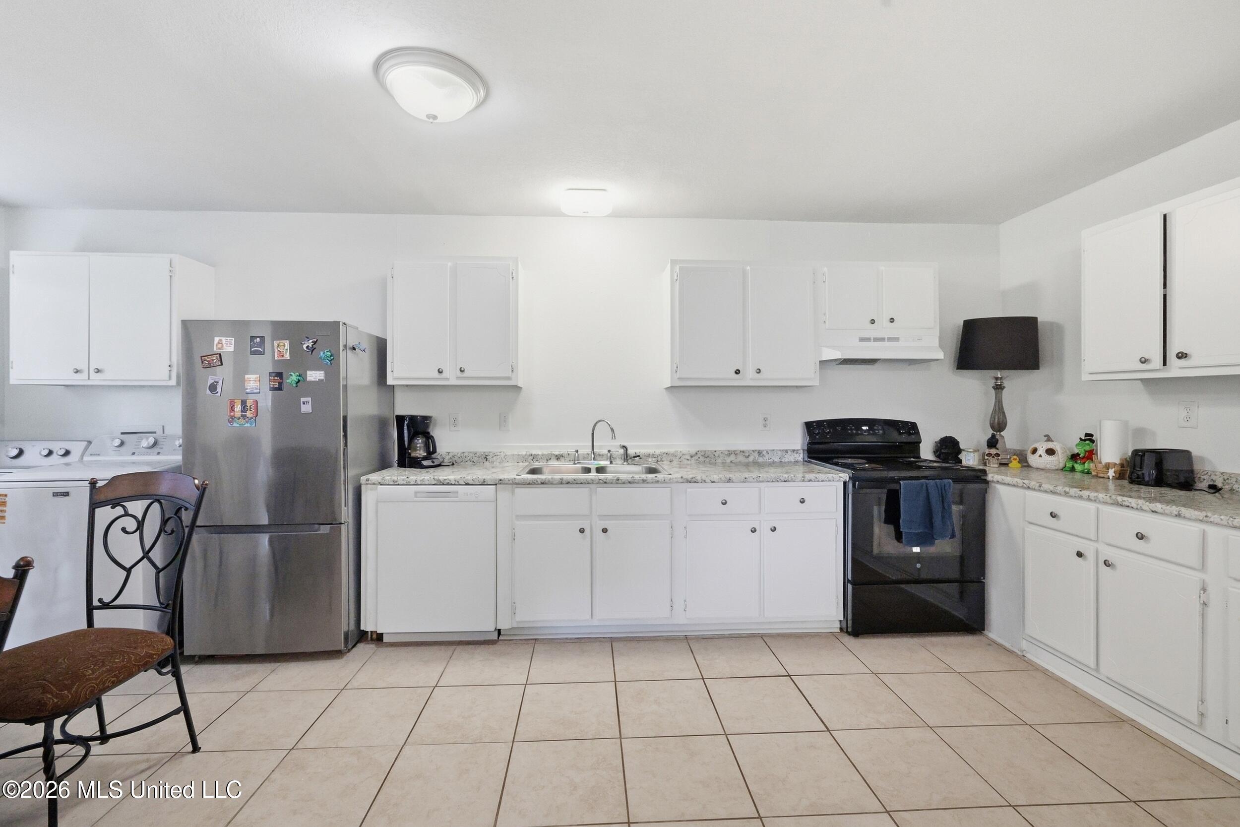 12193 Shorecrest Road, Unit A B Biloxi, MS 39532 - Photo 16 of 38 25_r6__1103