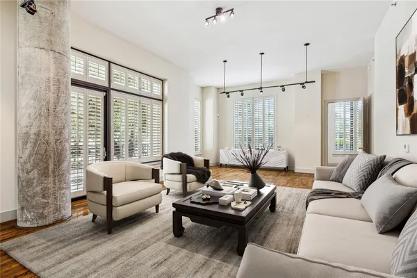 $695,000 | 5005 Hidalgo Street, Unit 208, Houston, TX 77056