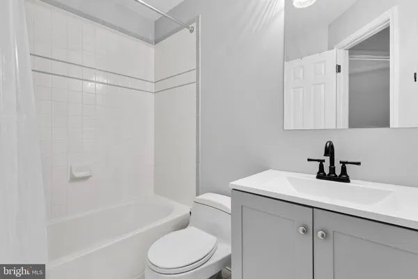 $3,550 | 2201 K Street Northwest, Unit 4, Washington, DC 20037