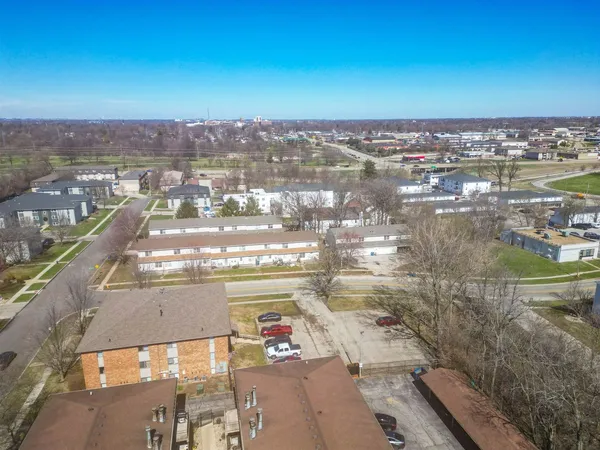 $84,900 | 1916 Tracy Drive, Unit 48, Bloomington, IL 61704