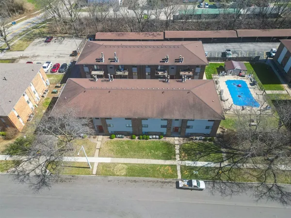 $84,900 | 1916 Tracy Drive, Unit 48, Bloomington, IL 61704
