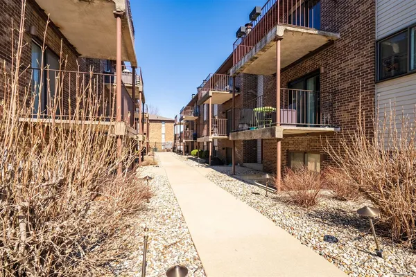 $84,900 | 1916 Tracy Drive, Unit 48, Bloomington, IL 61704
