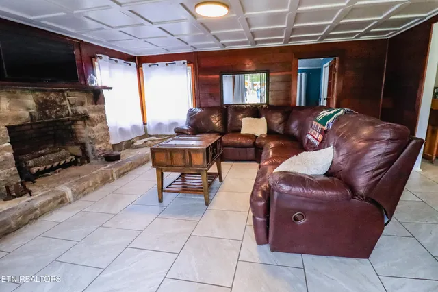 $894,000 | 130 Hickory Lane, Kingston, TN 37763