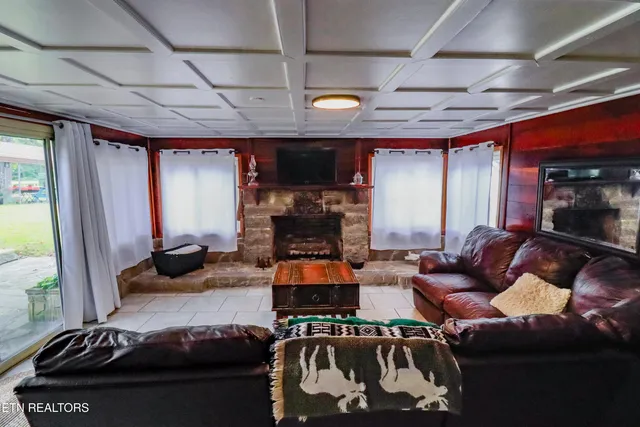 $894,000 | 130 Hickory Lane, Kingston, TN 37763