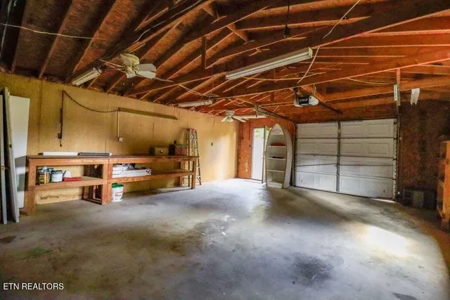 $894,000 | 130 Hickory Lane, Kingston, TN 37763