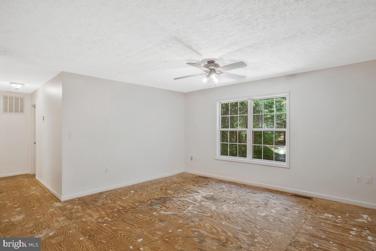 1450 Ball Road Port Republic, MD 20676 - Photo 54 of 62 Apartment living room