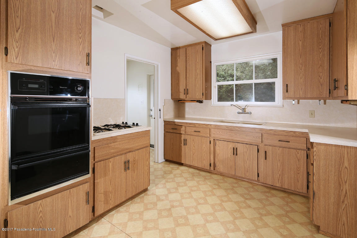 1320 Brixton Road Pasadena, CA 91105 - Photo 4 of 14 05