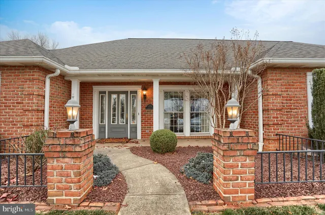 $525,000 | 1779 Summerfield Drive, Mechanicsburg, PA 17055