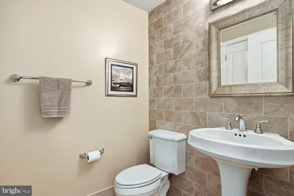 $550,000 | 8220 Crestwood Heights Drive, Unit 419, McLean, VA 22102