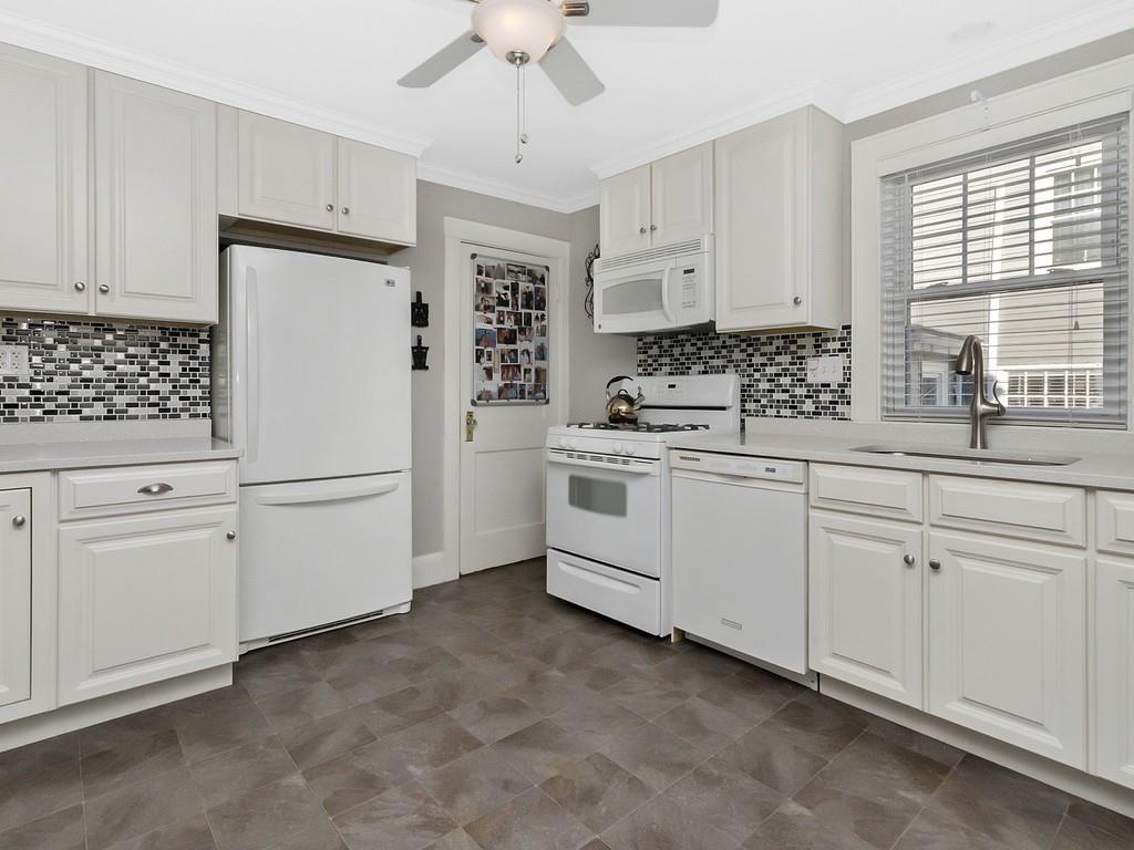 70 Hawthorne Road Waltham, MA 02451 - Photo 3 of 39 Gallery Image 3