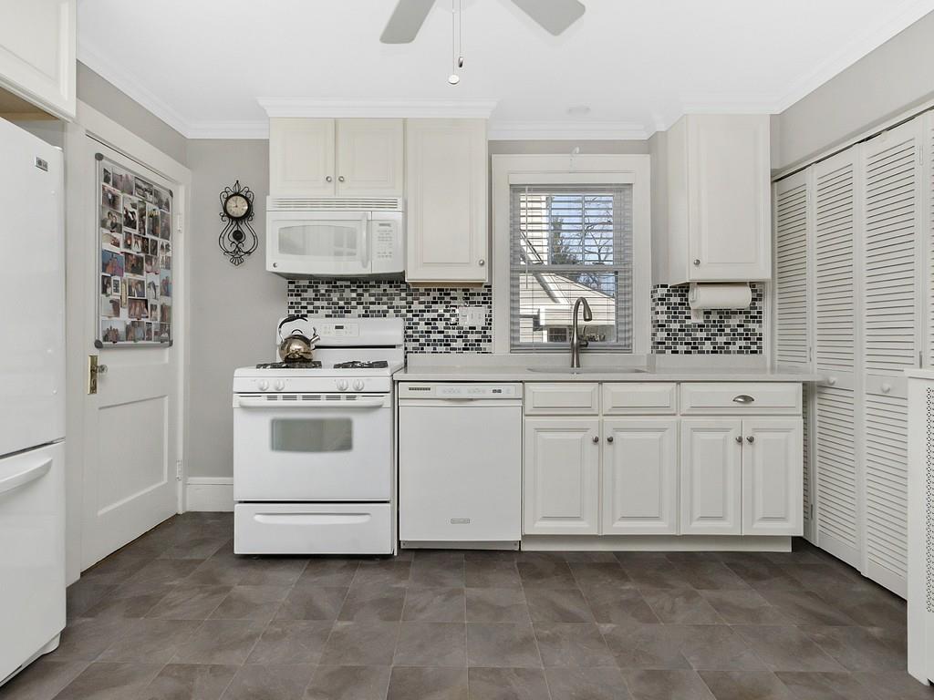 70 Hawthorne Road Waltham, MA 02451 - Photo 4 of 39 Gallery Image 4