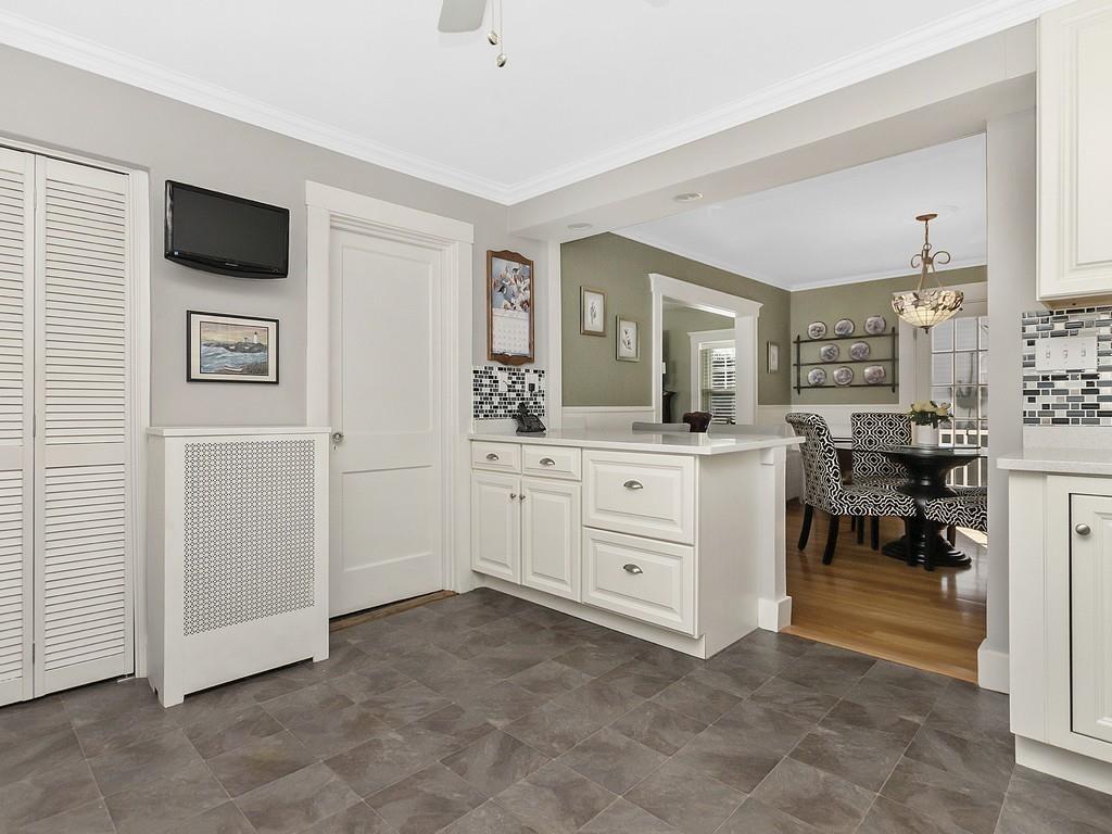 70 Hawthorne Road Waltham, MA 02451 - Photo 6 of 39 Gallery Image 6
