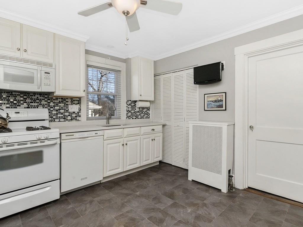 70 Hawthorne Road Waltham, MA 02451 - Photo 7 of 39 Gallery Image 7