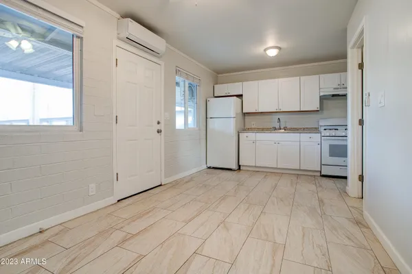 $949 | 210 East Jones Avenue, Unit 8, Phoenix, AZ 85040