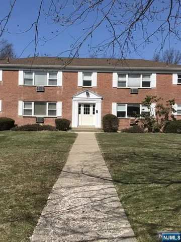 $2,200 | 1 Rustic Circle, Unit 1C, Montvale, NJ 07645