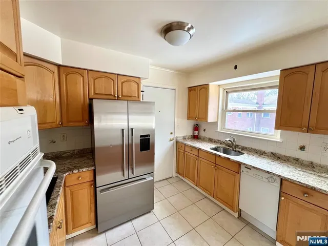 $2,200 | 1 Rustic Circle, Unit 1C, Montvale, NJ 07645