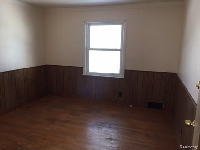1592 Columbia Road Berkley, MI 48072 - Photo 3 of 10