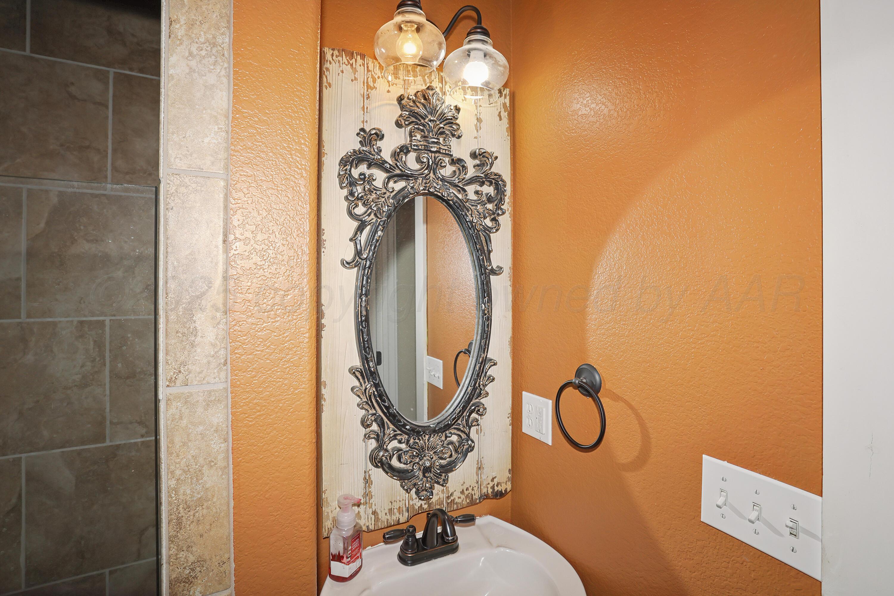 5282 County Road 8 Claude, TX 79019 - Photo 29 of 51 a bathroom with a mirror