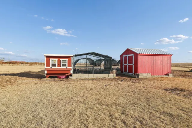 $595,000 | 5282 County Road 8, Claude, TX 79019