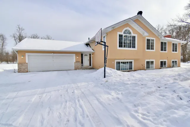 $614,900 | 8245 West Beatrice Drive, Clear Lake, MN 55319