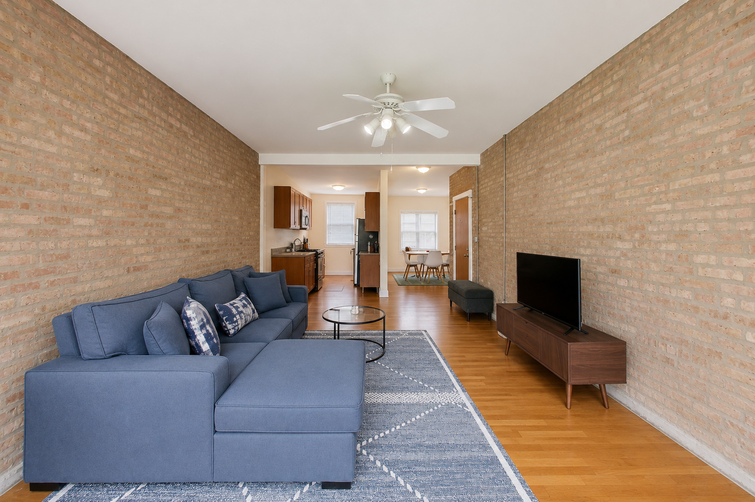 7023.5 North Sheridan Road, Unit 2N Chicago, IL 60626 - Photo 4 of 13