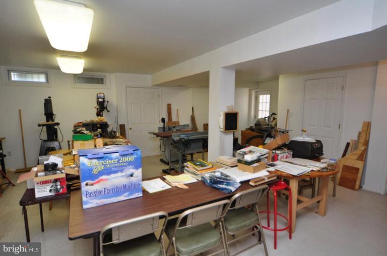 13157 Rounding Run Circle Herndon, VA 20171 - Photo 9 of 14 a view of a dining room with furniture