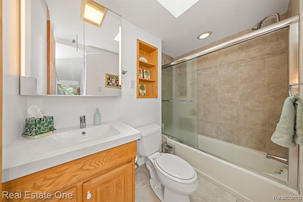 29845 Highmeadow Road Farmington Hills, MI 48334 - Photo 23 of 36