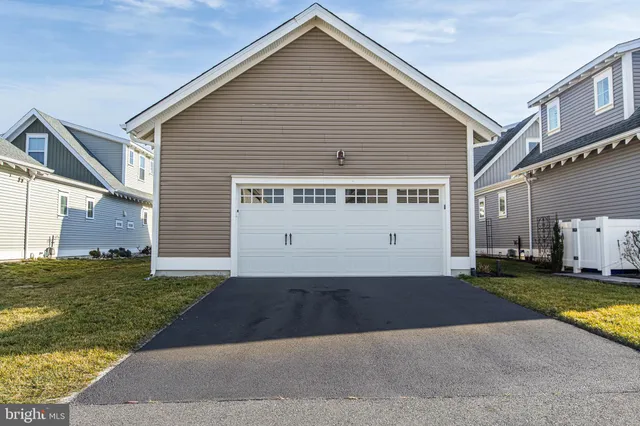 a view of an house with backyard and tree
