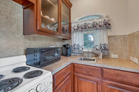 $575,000 | 18609 Venture Drive, Point Venture, TX 78645