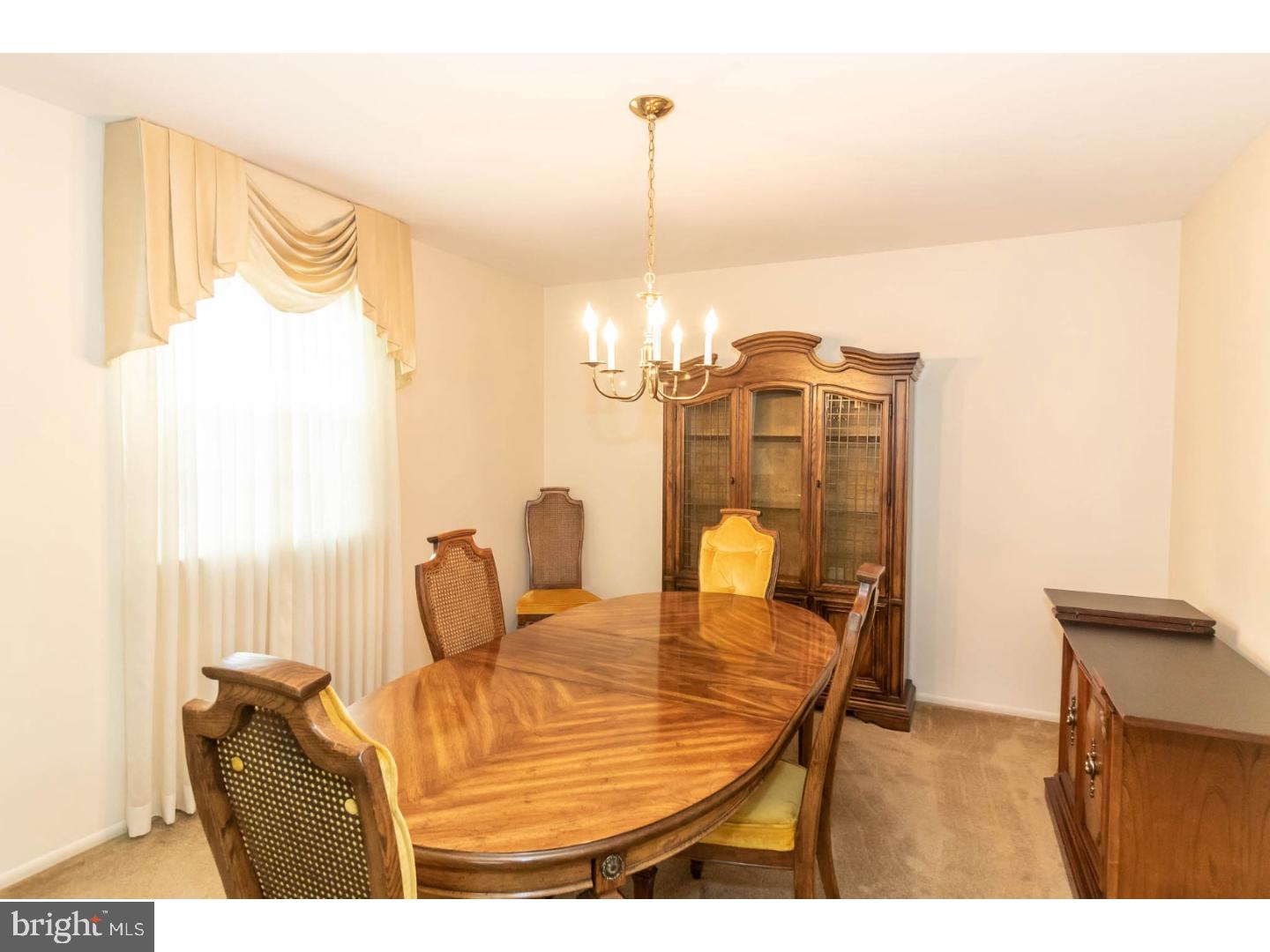 9 Hartford Road Sewell, NJ 08080 - Photo 8 of 25 Dining Room