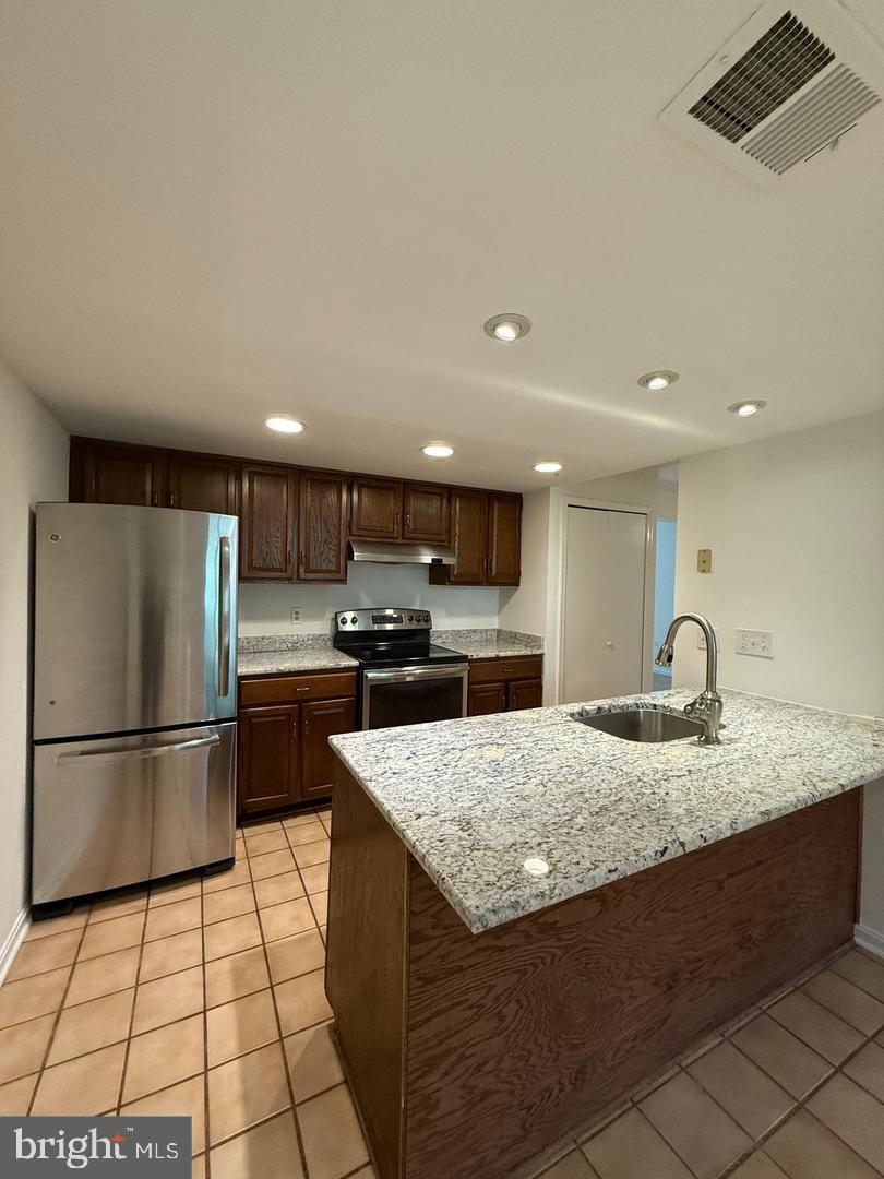 11008 Saffold Way Reston, VA 20190 - Photo 5 of 22