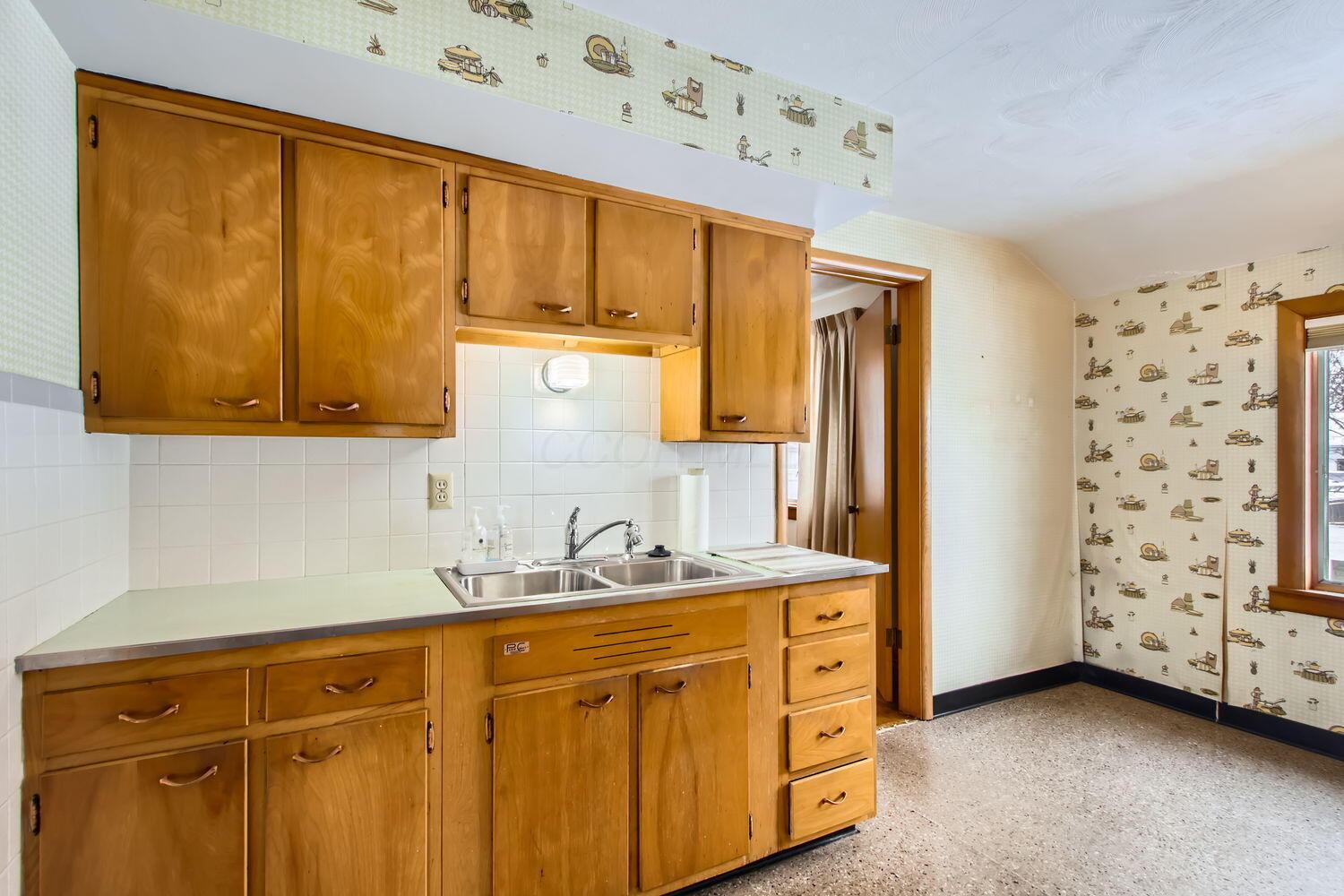4399 Maize Road Columbus, OH 43224 - Photo 15 of 29 Kitchen