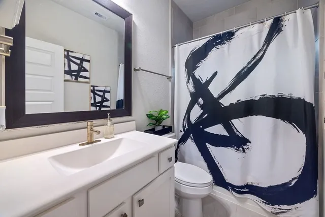 $470,000 | 4008 Centre Glen Drive, Houston, TX 77043