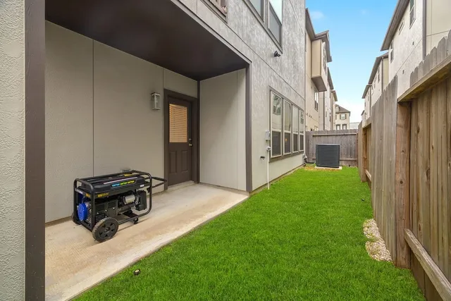 $470,000 | 4008 Centre Glen Drive, Houston, TX 77043