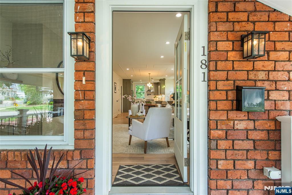 181 Valley Road Montclair, NJ 07042 - Photo 4 of 33