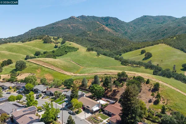 $968,000 | 152 Regency Drive, Clayton, CA 94517