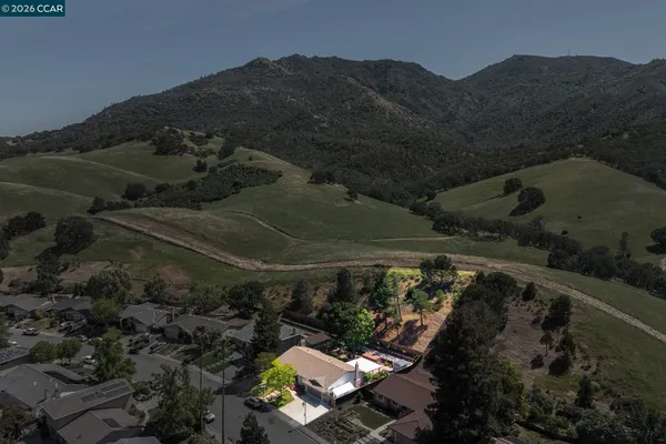 $968,000 | 152 Regency Drive, Clayton, CA 94517