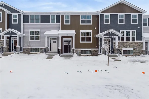 $2,800 | 406 Red Oak Circle, Volo, IL 60020